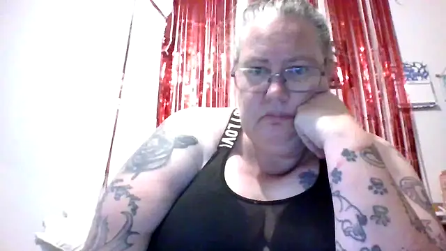 Snapshot of k1w1bbw chatting on 02.15.25 k1w1bbw online show from 02.15.25