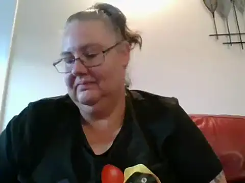 Snapshot of k1w1bbw chatting on 02.25.25 k1w1bbw online show from 02.25.25