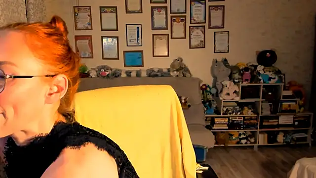 Snapshot of red_rocco chatting on 10.07.25 red rocco online show from 10.07.25