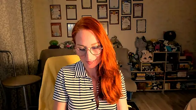 Snapshot of red_rocco chatting on 10.16.25 red rocco online show from 10.16.25