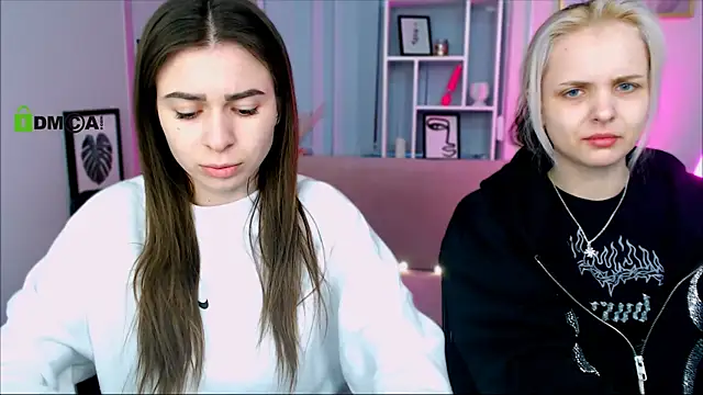 Snapshot of flora_ri chatting on 02.11.25 flora ri online show from 02.11.25