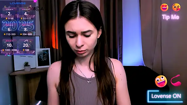 Snapshot of flora_ri chatting on 02.13.25 flora ri online show from 02.13.25