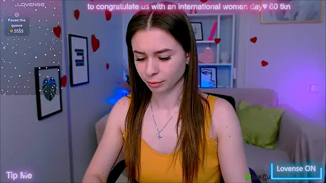 Snapshot of flora_ri chatting on 03.10.25 flora ri online show from 03.10.25