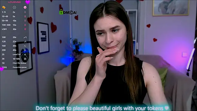 Snapshot of flora_ri chatting on 03.11.25 flora ri online show from 03.11.25