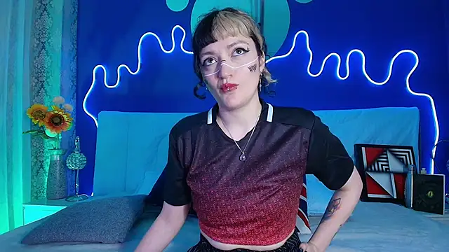 Snapshot of JeanneSabatier chatting on 05.08.26 JeanneSabatier online show from 05.08.26