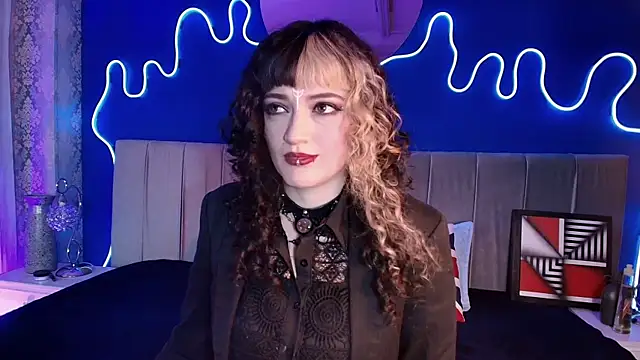 Snapshot of JeanneSabatier chatting on 05.28.26 JeanneSabatier online show from 05.28.26