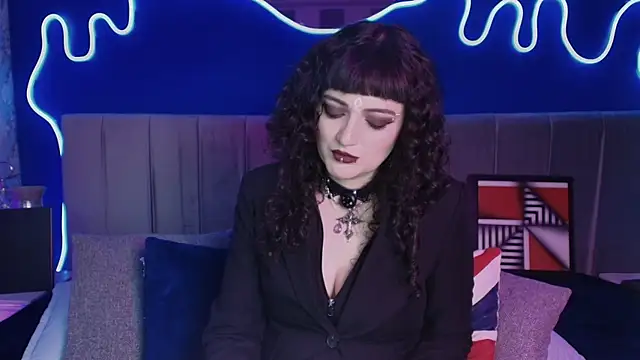 Snapshot of JeanneSabatier chatting on 06.24.26 JeanneSabatier online show from 06.24.26