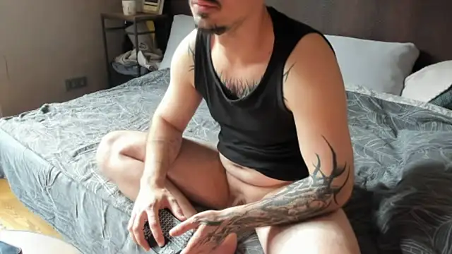 Snapshot of AssHunter4k chatting on 07.20.26 AssHunter4k online show from 07.20.26