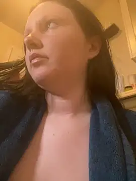 Snapshot of VenusandIppy chatting on 10.29.25 VenusandIppy online show from 10.29.25