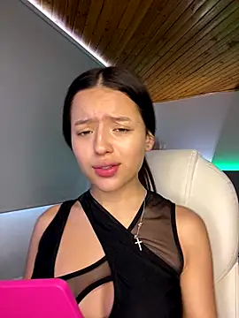 Snapshot of Sofia18_pinkk chatting on 12.03.25 Sofia18 pinkk online show from 12.03.25