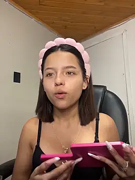 Snapshot of Sofia18_pinkk chatting on 03.05.26 Sofia18 pinkk online show from 03.05.26