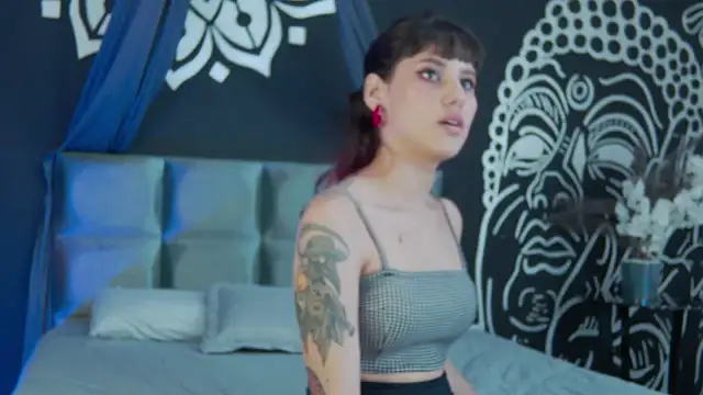 Snapshot of AmbarDupont chatting on 02.22.25 AmbarDupont online show from 02.22.25