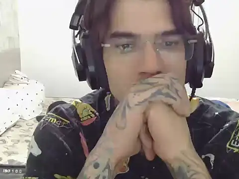 Snapshot of smokingink chatting on 04.29.26 smokingink online show from 04.29.26