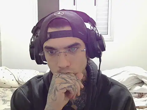 Snapshot of smokingink chatting on 04.29.26 smokingink online show from 04.29.26