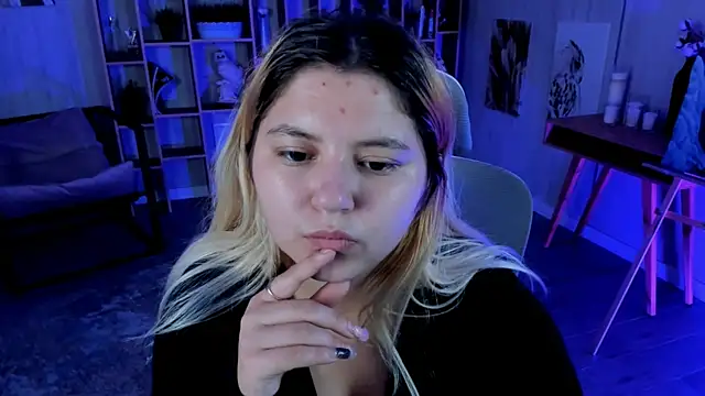 Snapshot of DiaAngell chatting on 09.11.25 DiaAngell online show from 09.11.25