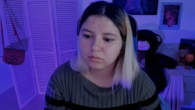 Snapshot of DiaAngell chatting on 09.17.25 DiaAngell online show from 09.17.25