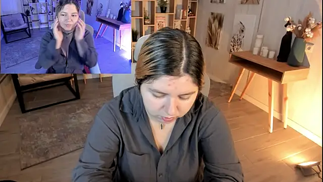 Snapshot of DiaAngell chatting on 09.26.25 DiaAngell online show from 09.26.25