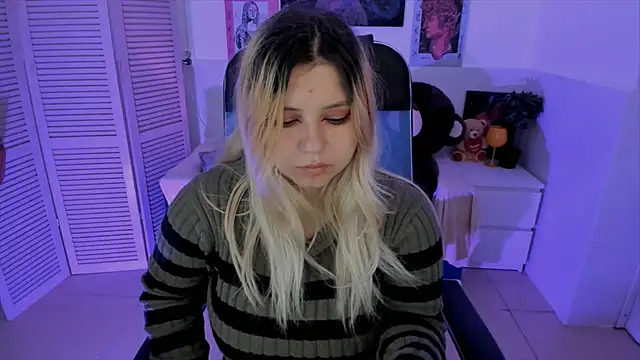 Snapshot of DiaAngell chatting on 10.04.25 DiaAngell online show from 10.04.25