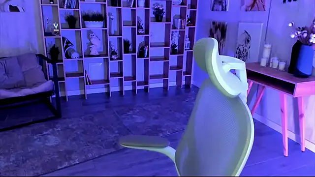 Snapshot of DiaAngell chatting on 10.10.25 DiaAngell online show from 10.10.25