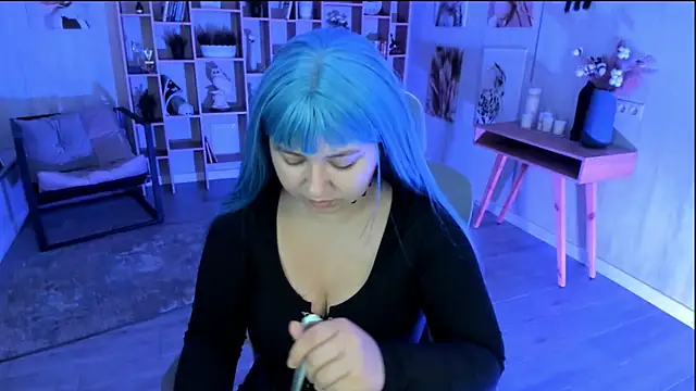 Snapshot of DiaAngell chatting on 10.11.25 DiaAngell online show from 10.11.25