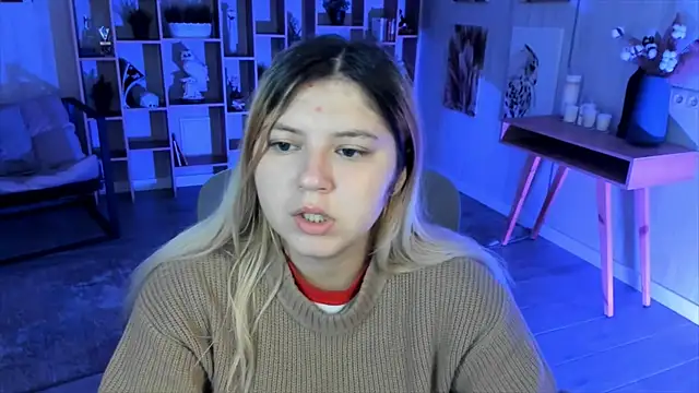 Snapshot of DiaAngell chatting on 10.13.25 DiaAngell online show from 10.13.25