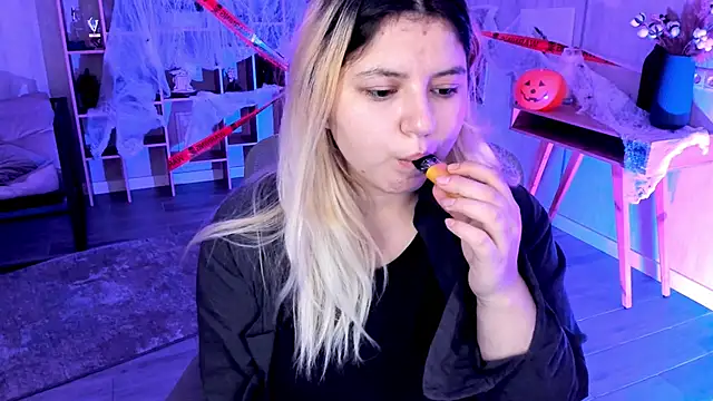 Snapshot of DiaAngell chatting on 11.01.25 DiaAngell online show from 11.01.25