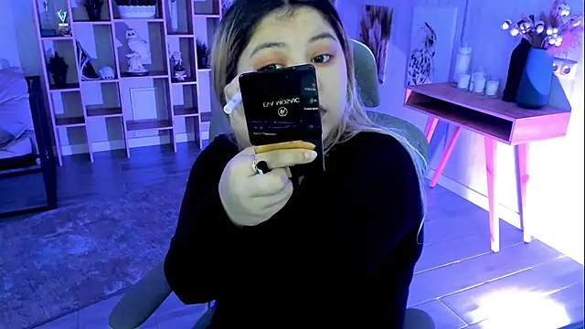 Snapshot of DiaAngell chatting on 11.05.25 DiaAngell online show from 11.05.25