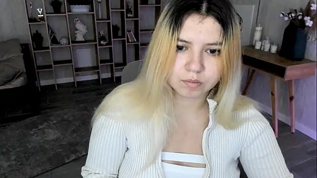 Snapshot of DiaAngell chatting on 11.06.25 DiaAngell online show from 11.06.25