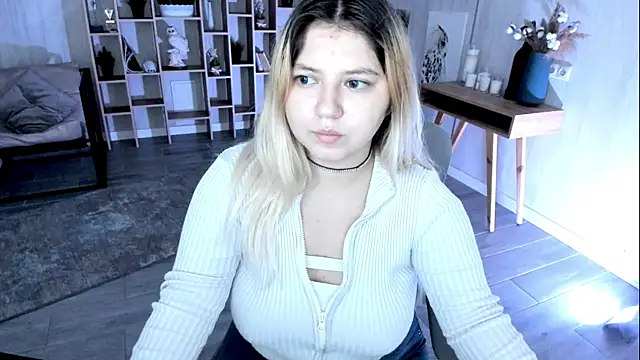 Snapshot of DiaAngell chatting on 11.07.25 DiaAngell online show from 11.07.25