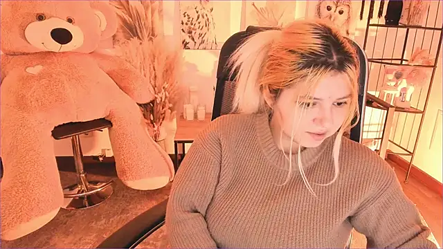 Snapshot of DiaAngell chatting on 01.10.26 DiaAngell online show from 01.10.26