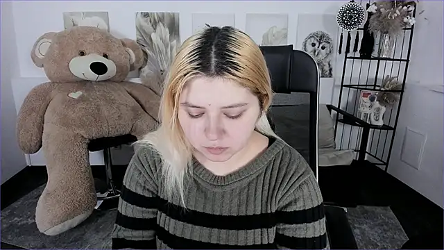 Snapshot of DiaAngell chatting on 01.15.26 DiaAngell online show from 01.15.26