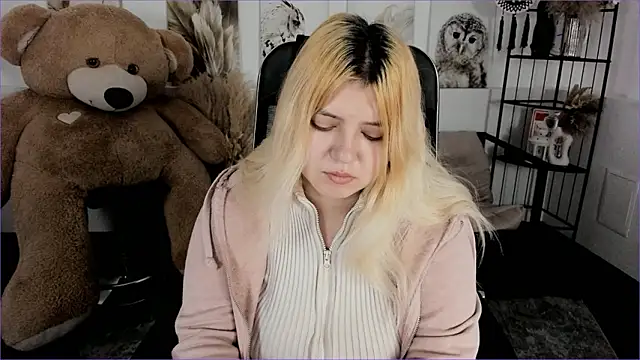 Snapshot of DiaAngell chatting on 01.18.26 DiaAngell online show from 01.18.26