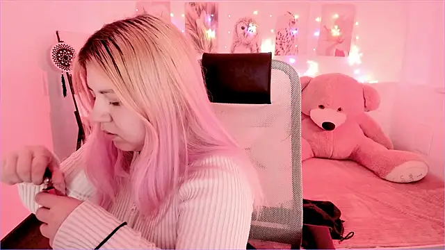 Snapshot of DiaAngell chatting on 01.31.26 DiaAngell online show from 01.31.26