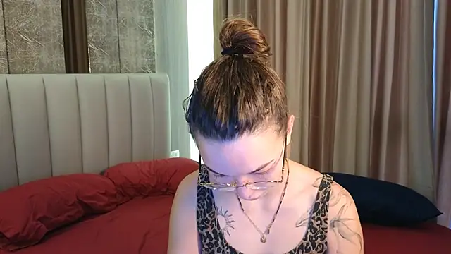 Snapshot of SusannJohnson chatting on 05.17.26 SusannJohnson online show from 05.17.26