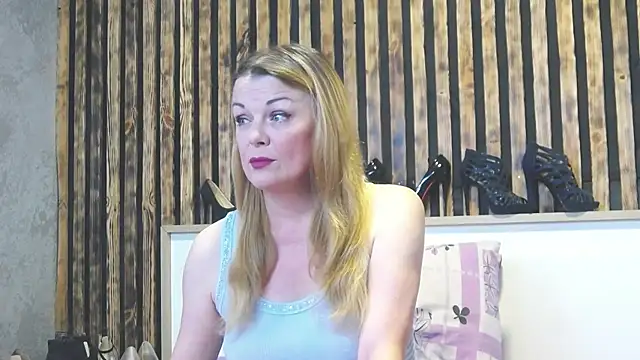 Snapshot of Kisi_Lovi chatting on 07.21.26 Kisi Lovi online show from 07.21.26