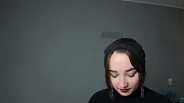 Eva Gloryy online show from 12.14.25