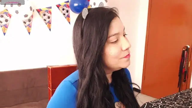 Snapshot of sharonnleon chatting on 06.19.26 sharonnleon online show from 06.19.26