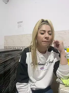 viktoria davis  online show from 02.05.25