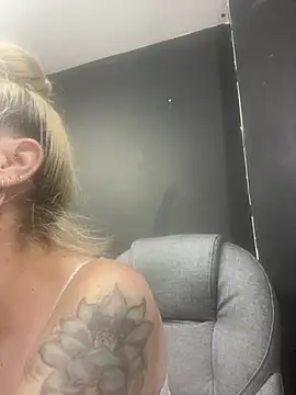 viktoria davis  online show from 03.13.25