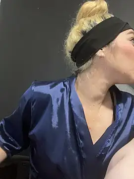 viktoria davis  online show from 03.18.25