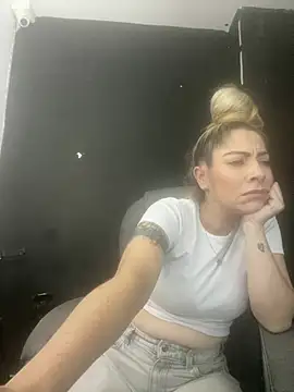 viktoria davis  online show from 04.22.26