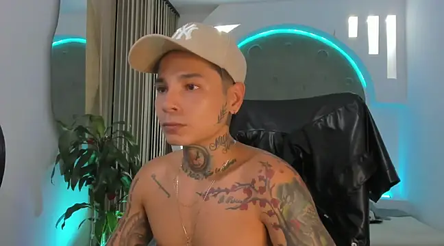 Snapshot of tattokoi chatting on 02.23.25 tattokoi online show from 02.23.25