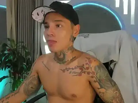 Snapshot of tattokoi chatting on 02.23.25 tattokoi online show from 02.23.25