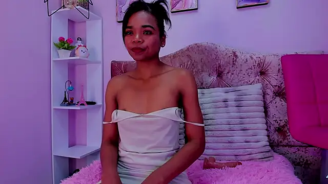 Snapshot of Gletty_noa chatting on 10.28.25 Gletty noa online show from 10.28.25