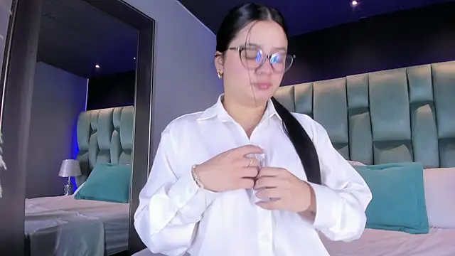 Snapshot of ValeriaOrtega chatting on 02.05.25 ValeriaOrtega online show from 02.05.25