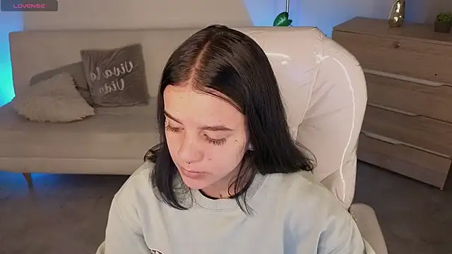 Nicole Foxx  online show from 03.15.26