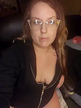 Snapshot of TattedMamaXOXO chatting on 02.03.25 TattedMamaXOXO online show from 02.03.25