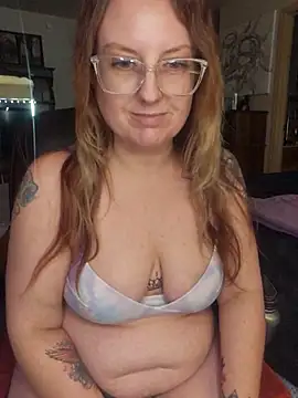 Snapshot of TattedMamaXOXO chatting on 02.20.25 TattedMamaXOXO online show from 02.20.25