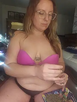 Snapshot of TattedMamaXOXO chatting on 02.25.25 TattedMamaXOXO online show from 02.25.25