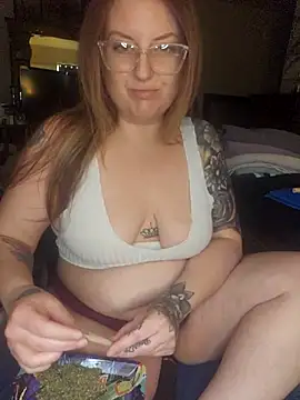 Snapshot of TattedMamaXOXO chatting on 03.21.25 TattedMamaXOXO online show from 03.21.25